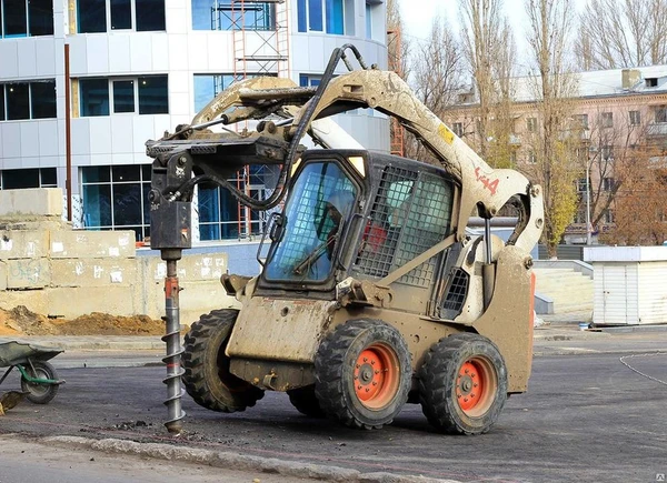 Фото Аренда мини-погрузчика Bobcat с гидробуром