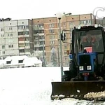 фото Чистка улицы трактором New Holland T4