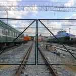 фото Воротa DFence 4500х1700мм, в комплекте с петлями