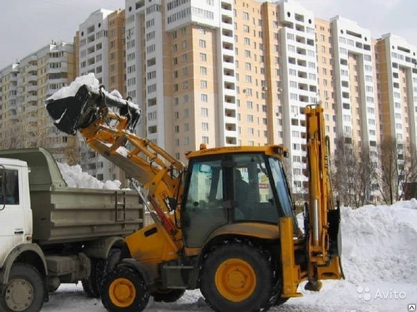 Фото Уборка снега техникой