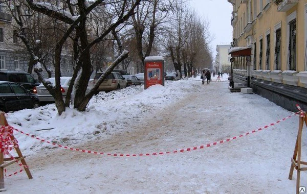 Фото Удаление снега по периметру кровли