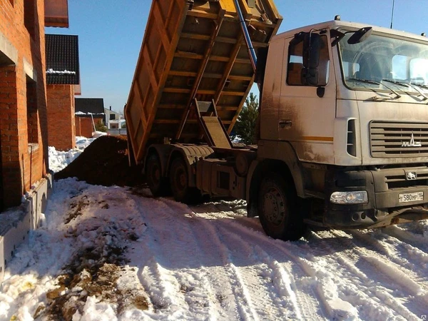 Фото Услуги перевозки самосвалом