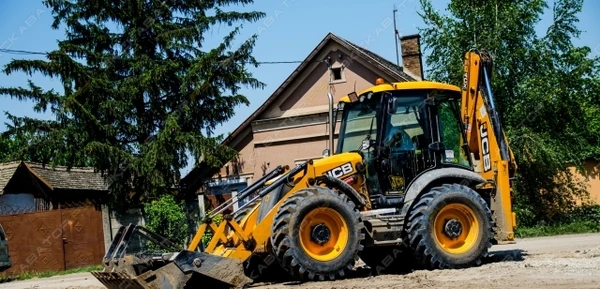 Фото Аренда экскаватора-погрузчика JCB 4CX, Москва