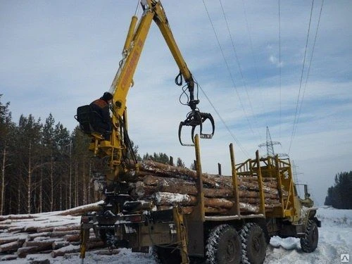 Фото Услуги лесовоза с 4 кониками на шасси камаз-43118 с кму