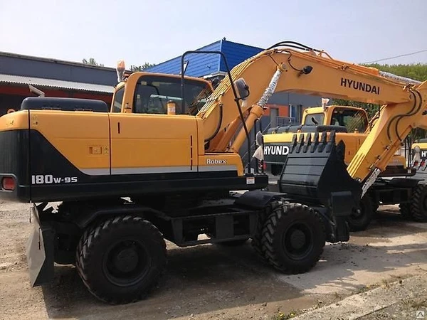 Фото Экскаватор HYUNDAI R180W-9S (Колесный)