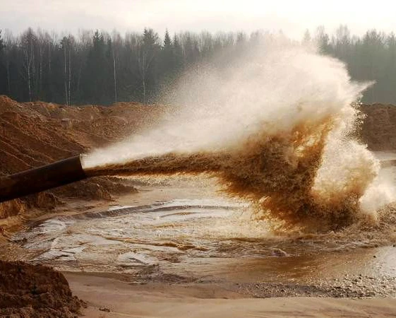 Фото песок строительный 1,5-2,0 мм. под строительство (доставка)