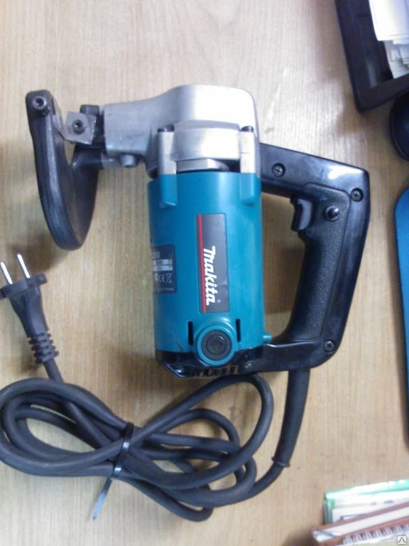 Фото Электроножницы по металлу MAKITA JS 3200