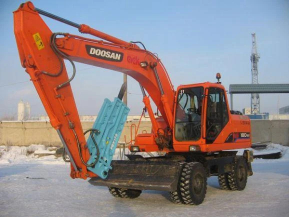 Фото Аренда колесного экскаватора Doosan-170 Гидромолот есть.