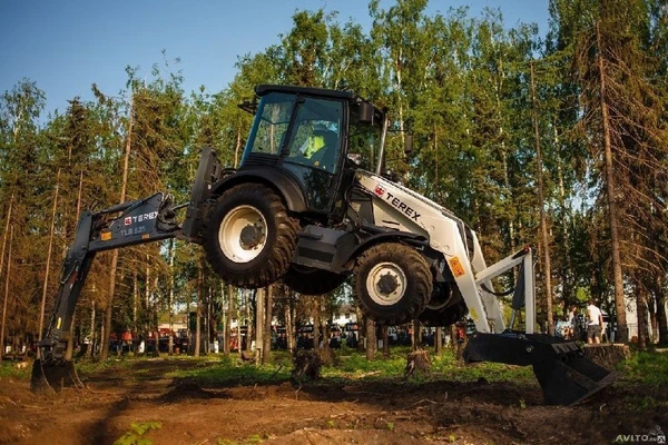 Фото Экскаватор-погрузчик Terex 825