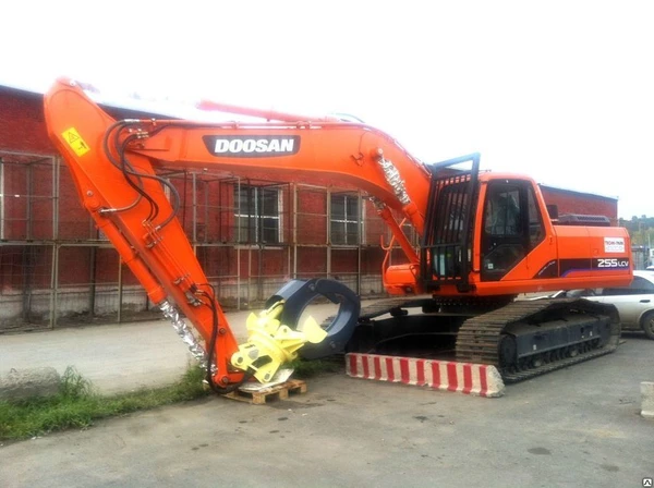 Фото Перегружатель леса Doosan dx225 с лесозахватом