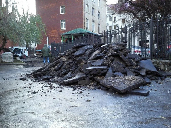 Фото Скол асфальта,средней и большой крупности,возможна разгрузка манипулятор