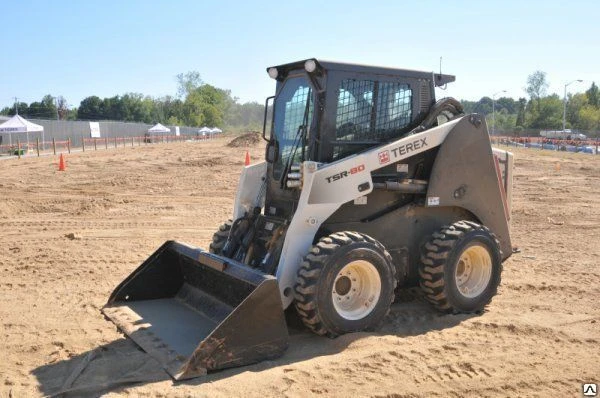 Фото Мини погрузчик Terex TSR80