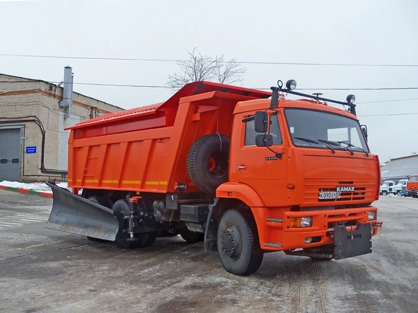 Фото Машина Комбинированная КДМ 7881.01 на самосвале КамАЗ-6520 (Пескоразбрасывающее (сталь 09Г2С) + Боковой отвал + Монтажная плита)