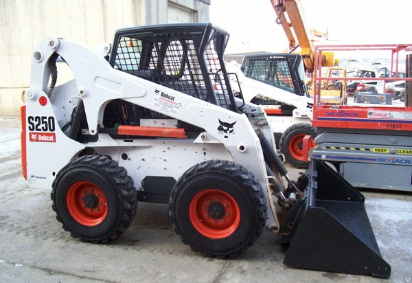 Фото Аренда мини-погрузчика BOBCAT S250