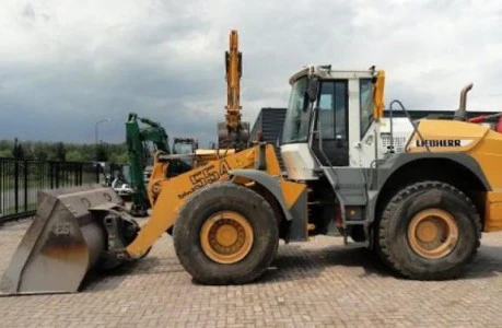 Фото Хочу предложить аренду погрузчика BUHLER Farm King 2495