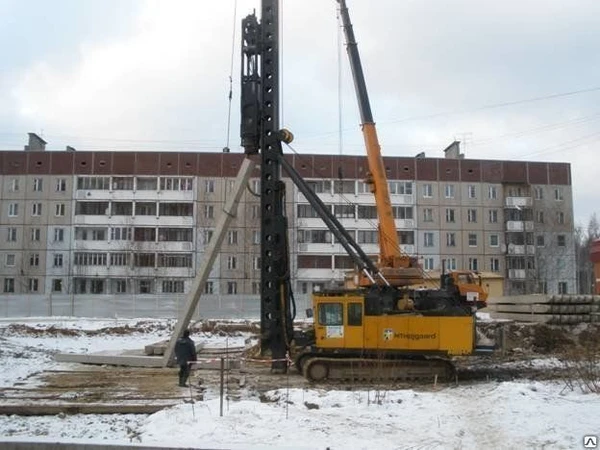 Фото Аренда и услуги сваебоя на базе трактора