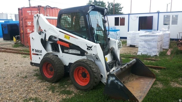 Фото Мини погрузчик б/у Bobcat S530 (2014 г.в. в хорошем, рабочем состоянии)