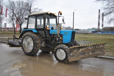 Фото Нанимайте трактор JOHN DEERE 8335RT