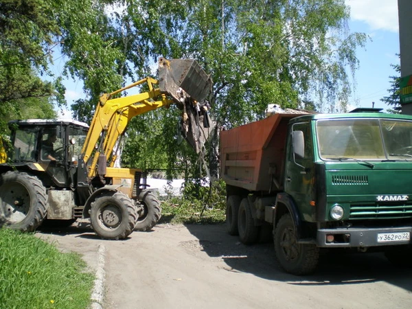 Фото Вывоз строительного  и бытового мусора самосвалами КАМАЗ. Погрузка