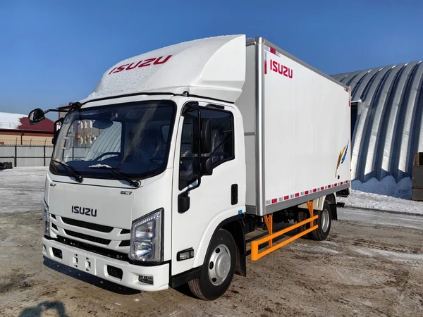 Фото Промтоварный фургон Isuzu г/п 3 т