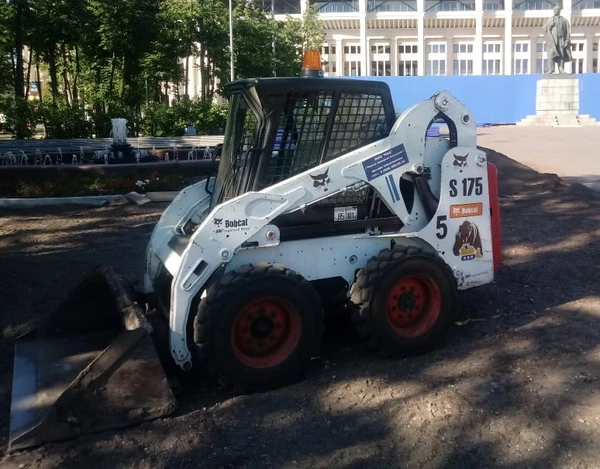 Фото Аренда минипогрузчика Bobcat Бобкэт с ковшом