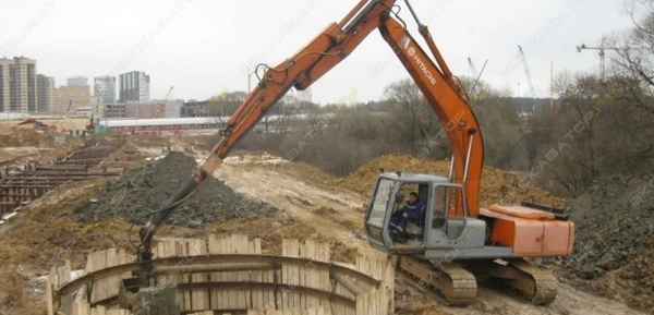 Фото Аренда гусеничного экскаватора Hitachi ZAXIS 250H-3, Москва