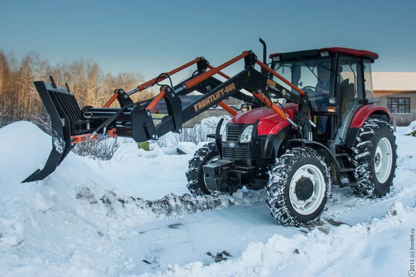 Фото Трактор ЛМЗ с фронтальным погрузчиком Frontlift-800