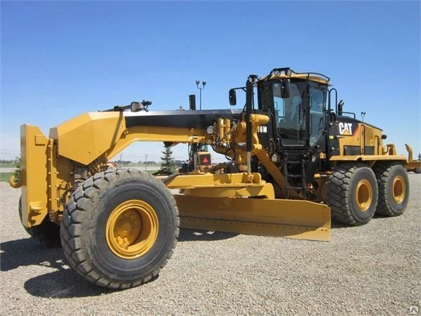 Фото Вызвать автогрейдер Caterpillar