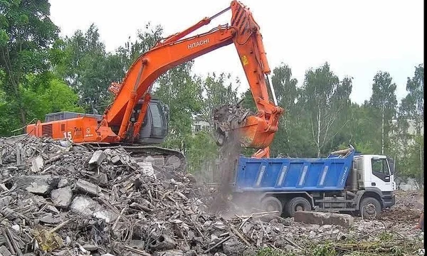 Фото Вывоз мусора спецтехникой