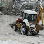 фото Уборка снега трактором экскаватором погрузчиком в Бронницах, услуги аренды