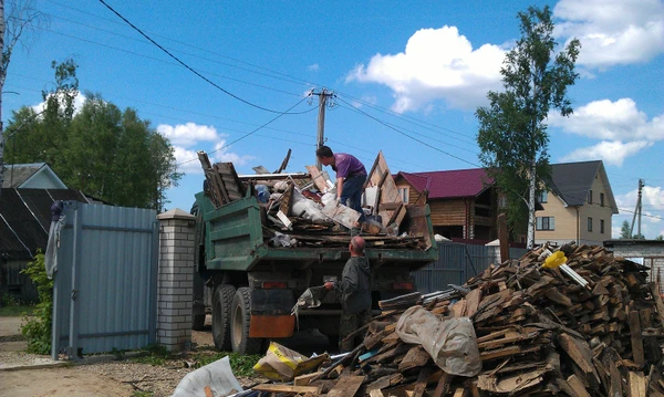 Фото Заказать недорогой вывоз мусора, старой мебели, хлама в омске