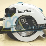 фото Дисковая пила Makita 5704R