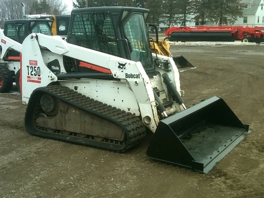 Фото Bobcat T250