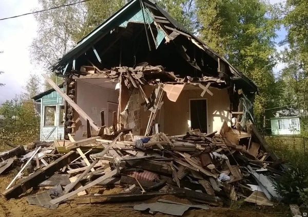 Фото Демонтаж старых сараев, дачь, домов, сгоревших построек