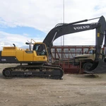 фото Новый гусеничный экскаватор volvo EC250