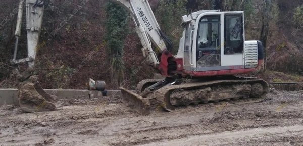 Фото Аренда гусеничного экскаватора Takeuchi TB1140, Сочи