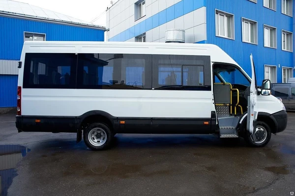 Фото Iveco Daily 2227UU-913 (20+6) вход через переднюю дверь