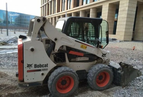 Фото Сдам в аренду мини погрузчик Bobcat S530