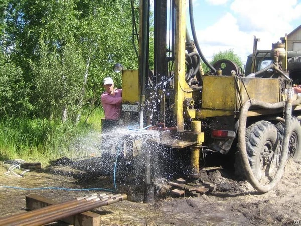 Фото Бурение на скважину