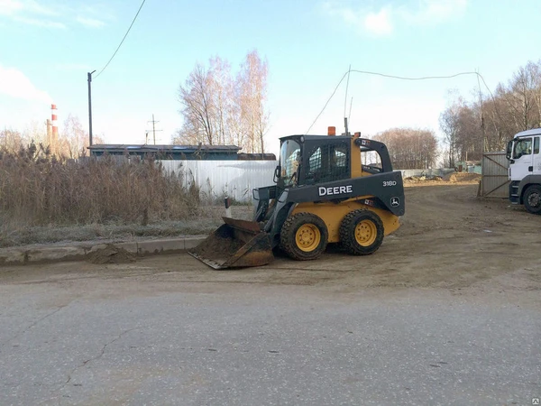 Фото Аренда мини-погрузчика John Deere с водителем