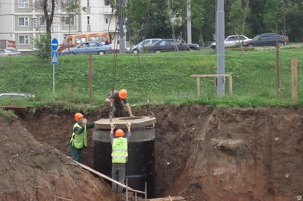 Фото Устройство дренажной системы (водоотводные лотки с решётками)