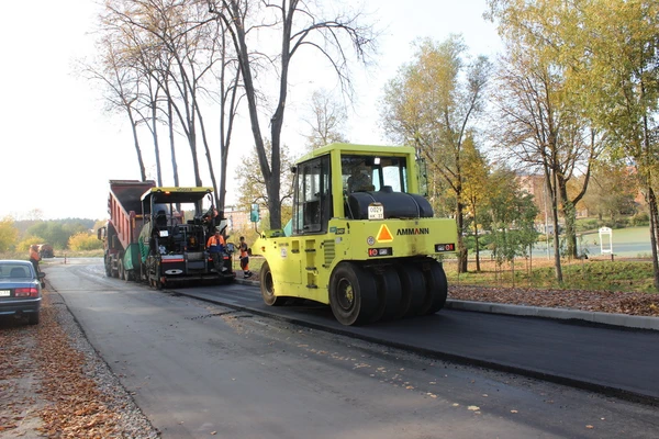 Фото Асфальтирование дороги из асфальтной крошки