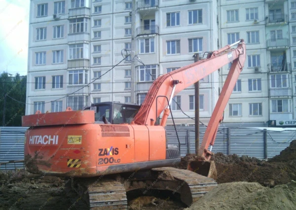 Фото Аренда гусеничного экскаватора Hitachi ZAXIS 200LC, Москва