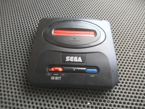 Фото Sega mega drive 2. Игровая приставка.