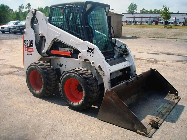 Фото Аренда минипогрузчика Bobcat S205