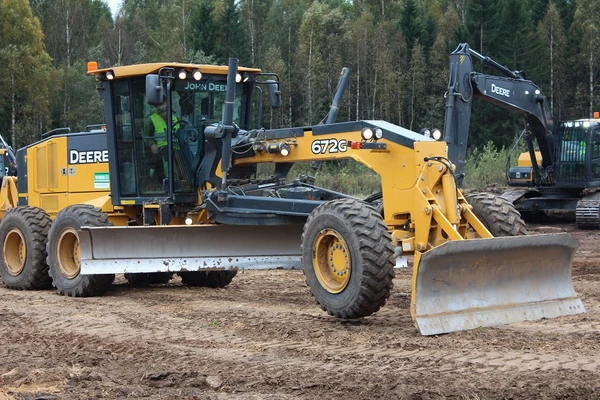 Фото Аренда грейдера John Deere 672G