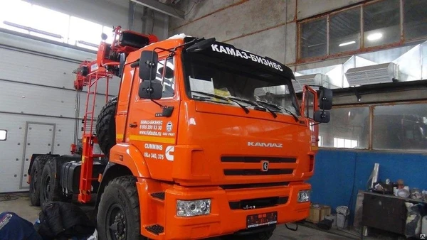 Фото Седельный тягач КАМАЗ 43118-RF с КМУ Kanglim KS 1256 G-2 TOP
в