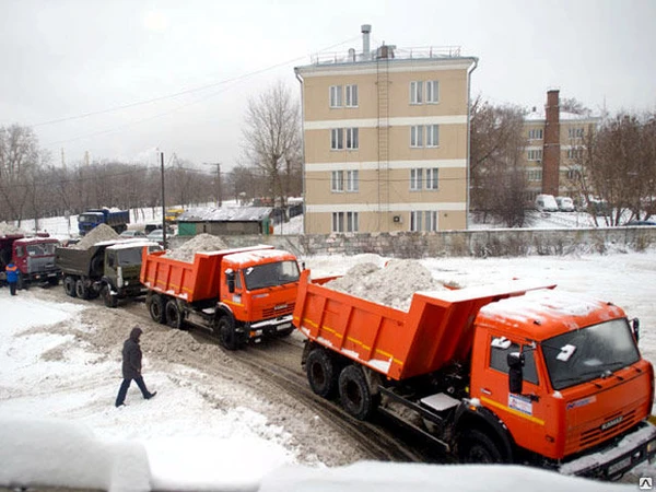 Фото Вывоз снега самосвалами