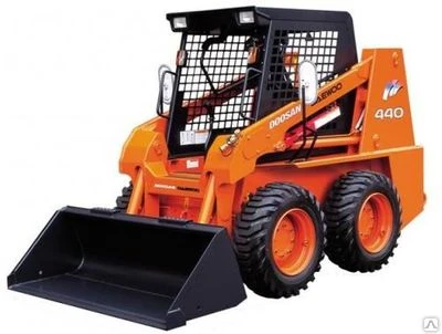 Фото Аренда мини-погрузчика Doosan-Daewoo 440 (ковш, вилы), час