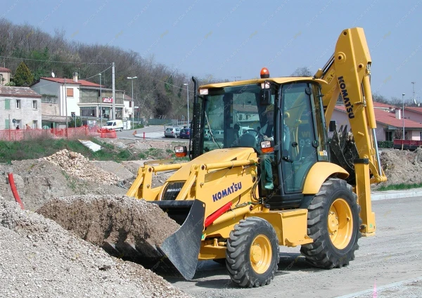 Фото Аренда экскаватора-погрузчика Komatsu WB93S-5, Самара